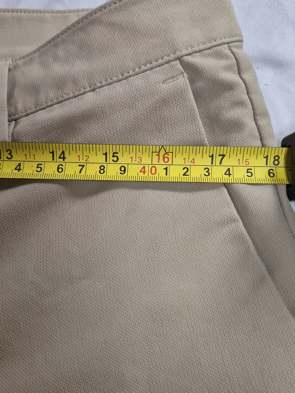 Men's Classic Banana Republic Khaki Pants - Neutral Beige Size 32×30